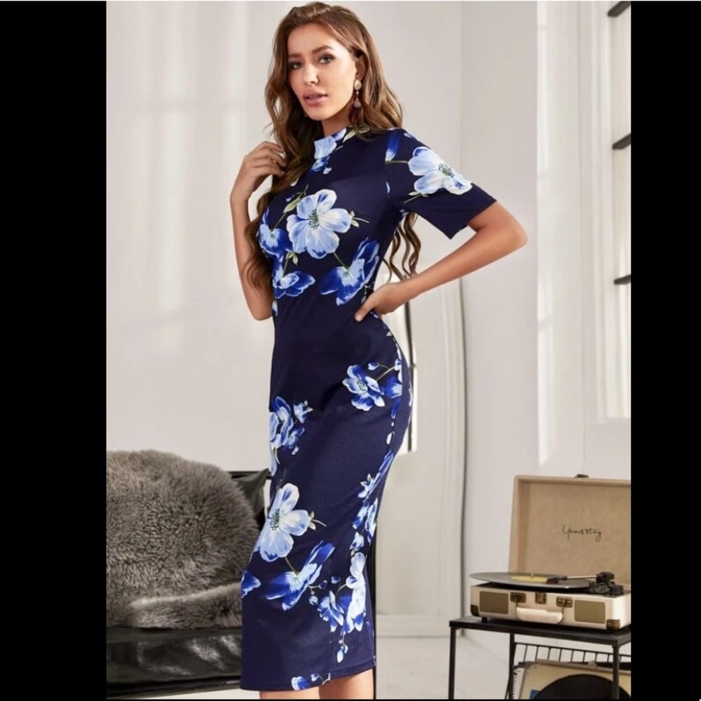 Blue floral mock neck body-con midi dress 🦋